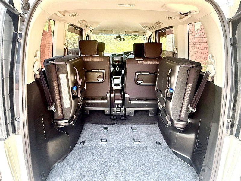 Nissan Serena 2.0 HYBRID HIGHWAY STAR ADVANCED SAFETY