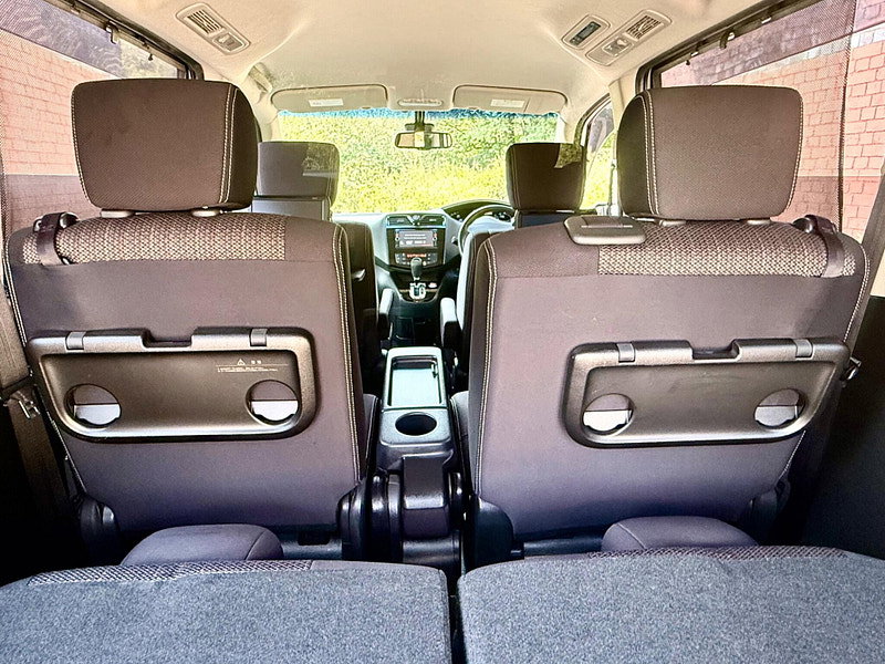 Nissan Serena 2.0 HYBRID HIGHWAY STAR ADVANCED SAFETY