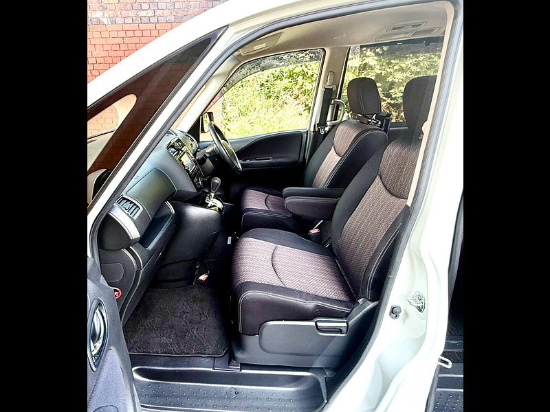 Nissan Serena 2.0 HYBRID HIGHWAY STAR ADVANCED SAFETY