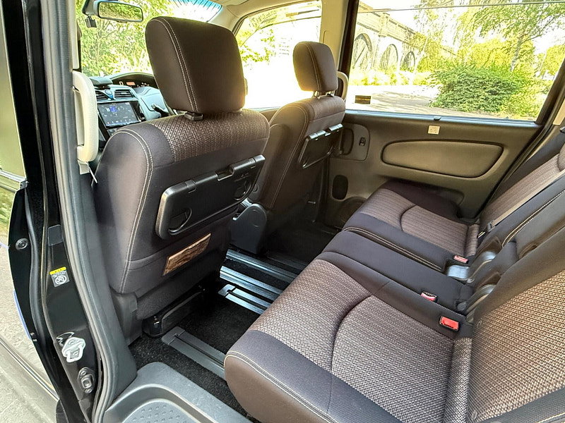 Nissan Serena 2.0 Petrol/Hybrid Highway Star 7 Seat
