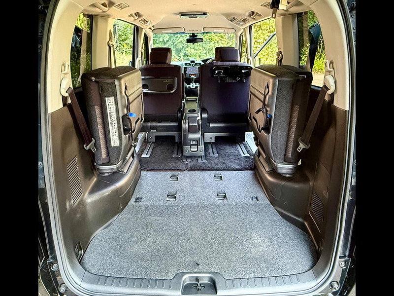 Nissan Serena 2.0 Petrol/Hybrid Highway Star 7 Seat