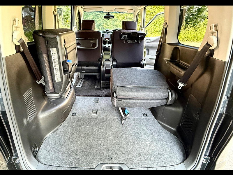 Nissan Serena 2.0 Petrol/Hybrid Highway Star 7 Seat