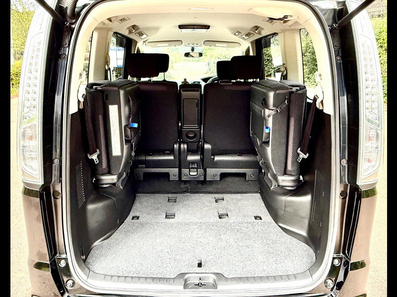 Nissan Serena 2.0 Petrol Hybrid 7 Seat Highway Star