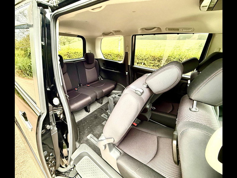Nissan Serena 2.0 Petrol Hybrid 7 Seat Highway Star