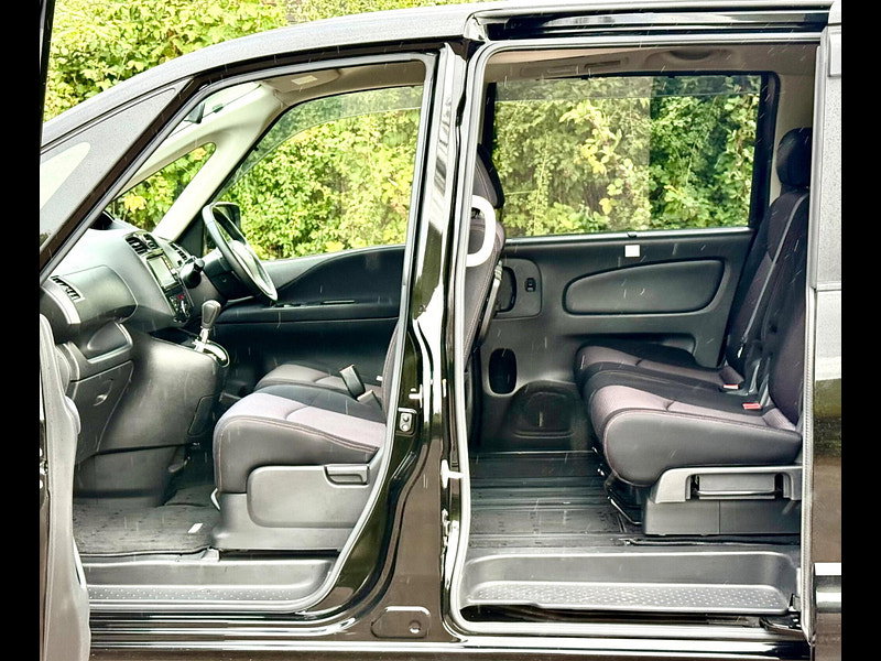 Nissan Serena 2.0 Petrol Hybrid 7 Seat Highway Star