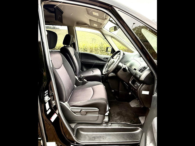 Nissan Serena 2.0 Petrol Hybrid 7 Seat Highway Star