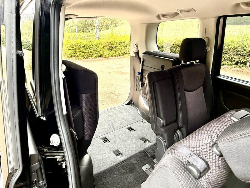 Nissan Serena 2.0 Petrol Hybrid 7 Seat Highway Star