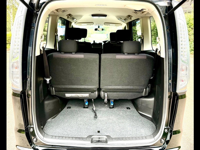Nissan Serena 2.0 Petrol Hybrid 7 Seat Highway Star