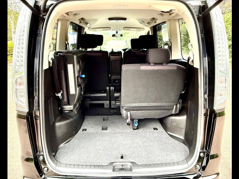 Nissan Serena 2.0 Petrol Hybrid 7 Seat Highway Star