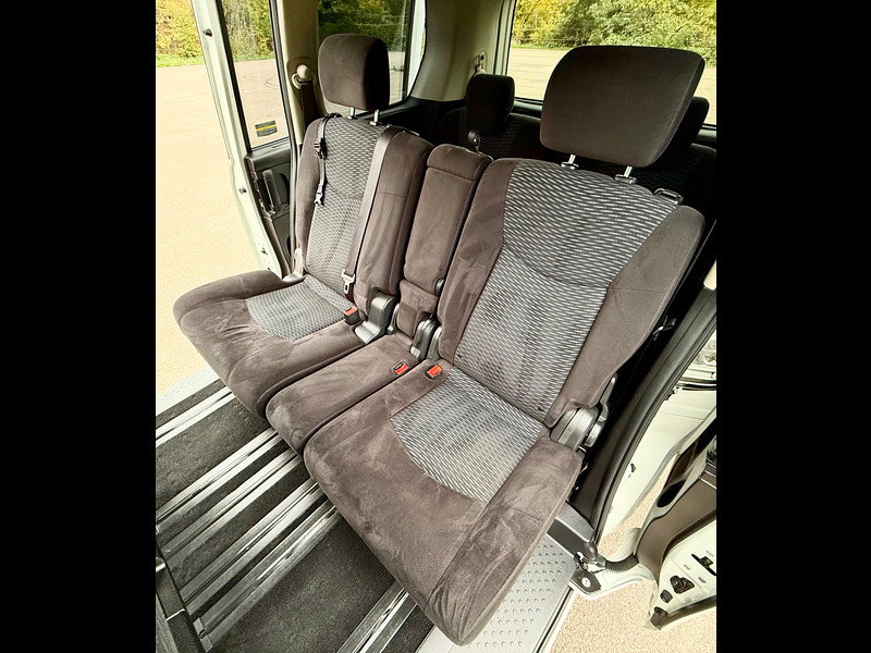 Nissan Serena 20X 2.0 Petrol/Hybrid Auto 5dr 7 Seat