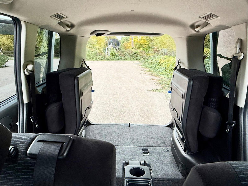 Nissan Serena 20X 2.0 Petrol/Hybrid Auto 5dr 7 Seat