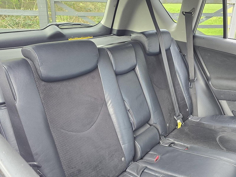 Toyota RAV4 2.2 D-CAT SR SUV 5dr Diesel Auto 4WD Euro 5 (150 ps)