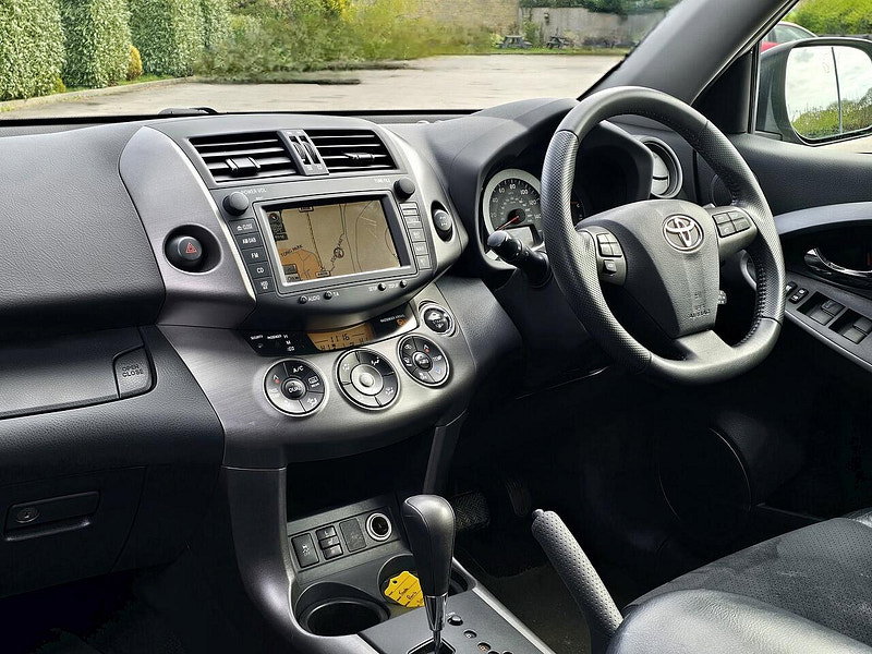 Toyota RAV4 2.2 D-CAT SR SUV 5dr Diesel Auto 4WD Euro 5 (150 ps)