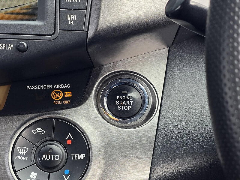 Toyota RAV4 2.2 D-CAT SR SUV 5dr Diesel Auto 4WD Euro 5 (150 ps)