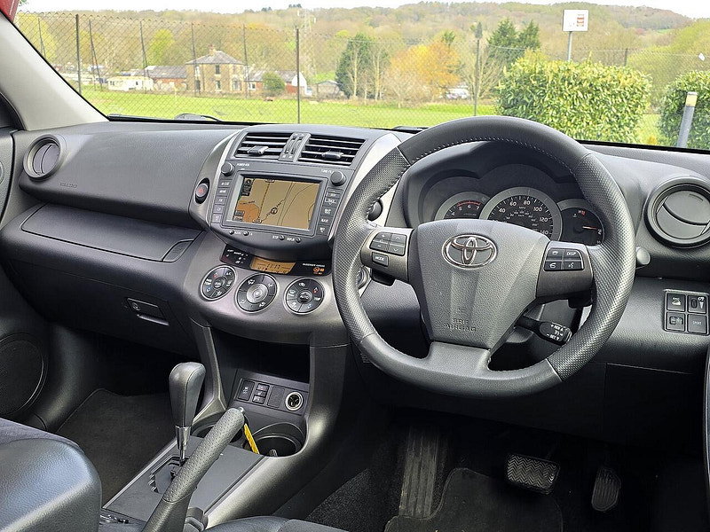 Toyota RAV4 2.2 D-CAT SR SUV 5dr Diesel Auto 4WD Euro 5 (150 ps)