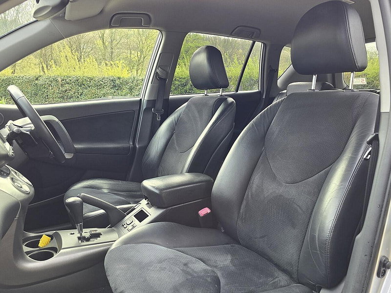 Toyota RAV4 2.2 D-CAT SR SUV 5dr Diesel Auto 4WD Euro 5 (150 ps)