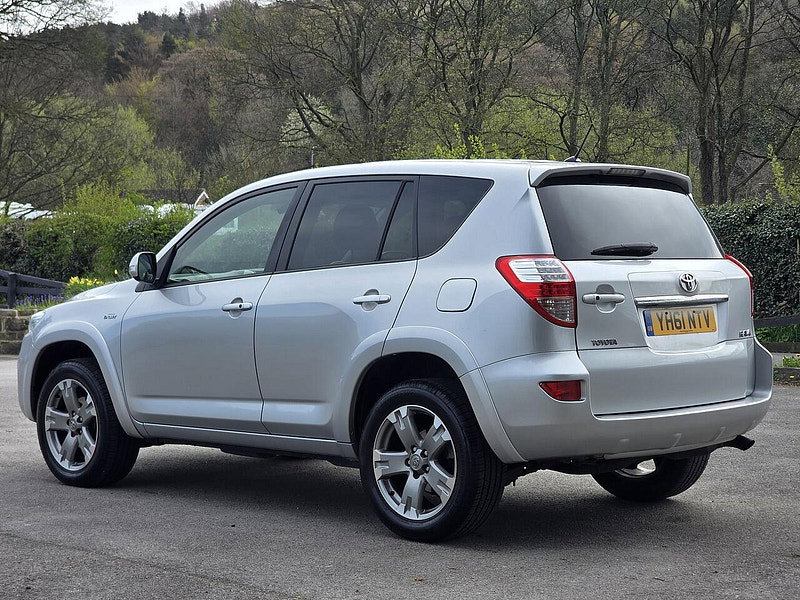Toyota RAV4 2.2 D-CAT SR SUV 5dr Diesel Auto 4WD Euro 5 (150 ps)