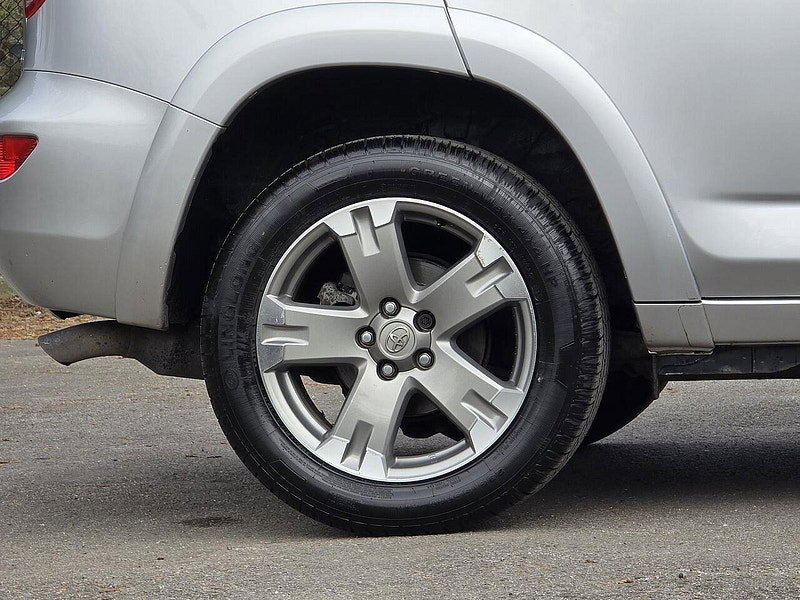 Toyota RAV4 2.2 D-CAT SR SUV 5dr Diesel Auto 4WD Euro 5 (150 ps)
