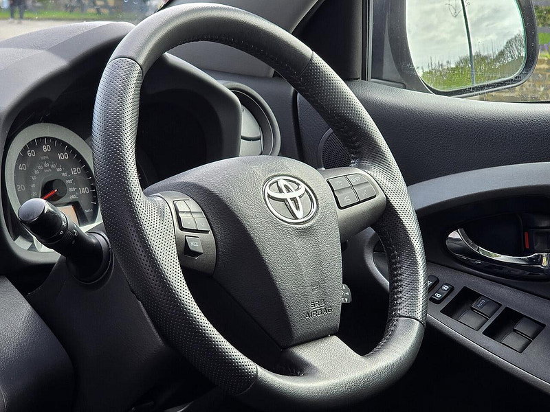 Toyota RAV4 2.2 D-CAT SR SUV 5dr Diesel Auto 4WD Euro 5 (150 ps)