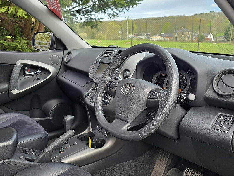 Toyota RAV4 2.2 D-CAT SR SUV 5dr Diesel Auto 4WD Euro 5 (150 ps)