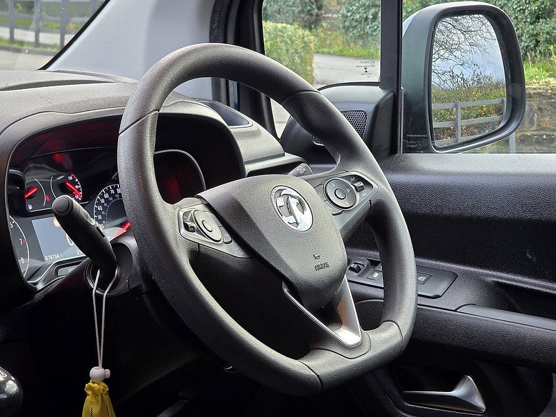 Vauxhall Combo Life 1.5 Turbo D BlueInjection Energy MPV 5dr Diesel Manual Euro 6 (s/s) (130 ps)