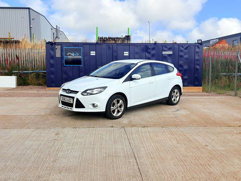 Ford Focus 1.6 Zetec Hatchback 5dr Petrol Manual Euro 5 (105 ps)