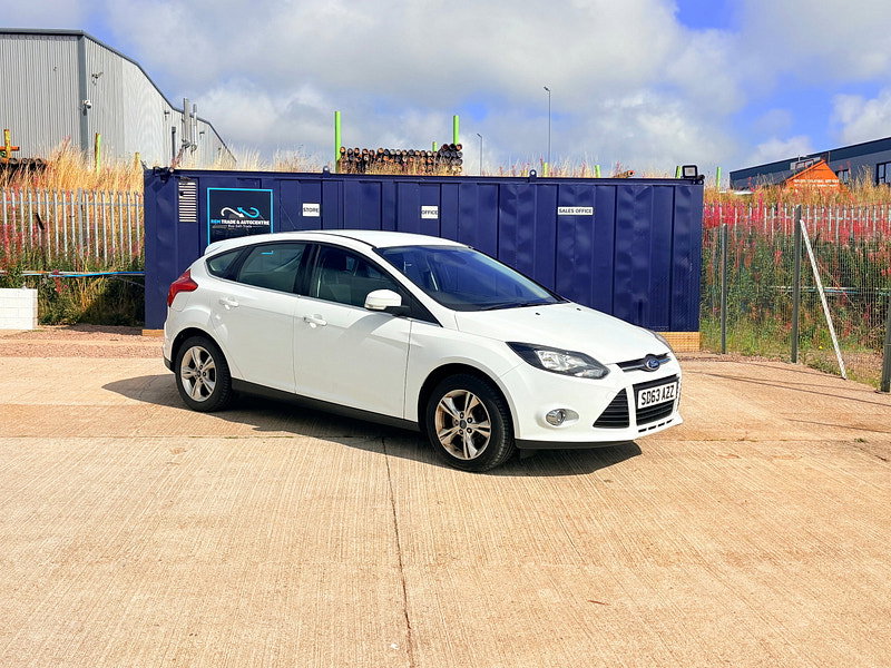Ford Focus 1.6 Zetec Hatchback 5dr Petrol Manual Euro 5 (105 ps)