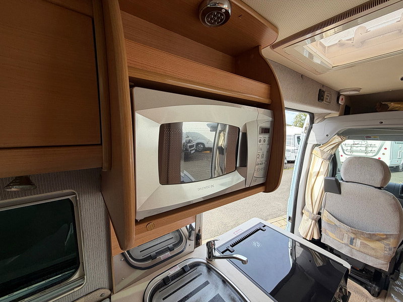 Auto-sleepers Stratford Campervan