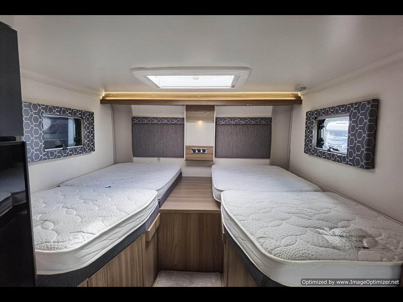 Swift Escape 684