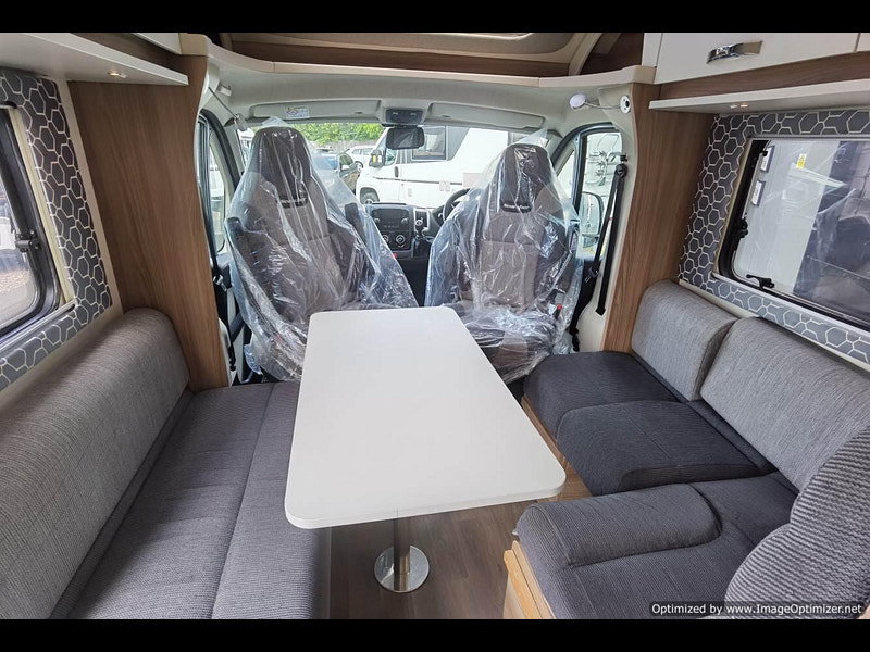 Swift Escape 684