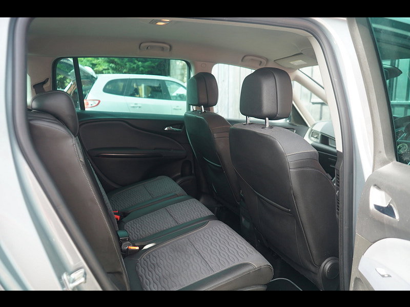 Vauxhall Zafira Tourer 2.0 CDTi SE MPV 5dr Diesel Auto Euro 5 (165 ps)