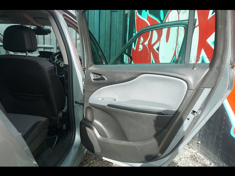 Vauxhall Zafira Tourer 2.0 CDTi SE MPV 5dr Diesel Auto Euro 5 (165 ps)