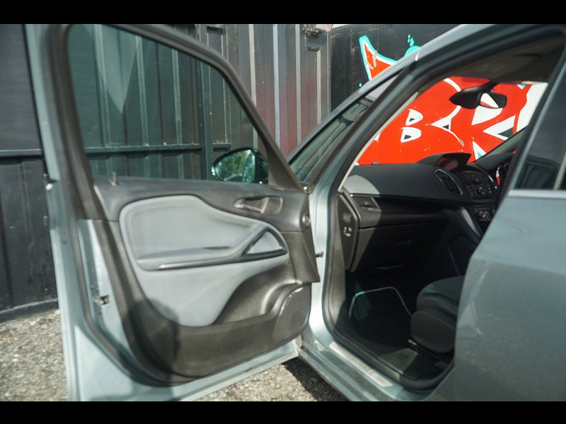 Vauxhall Zafira Tourer 2.0 CDTi SE MPV 5dr Diesel Auto Euro 5 (165 ps)