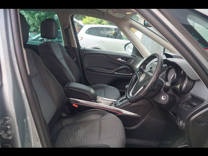 Vauxhall Zafira Tourer 2.0 CDTi SE MPV 5dr Diesel Auto Euro 5 (165 ps)