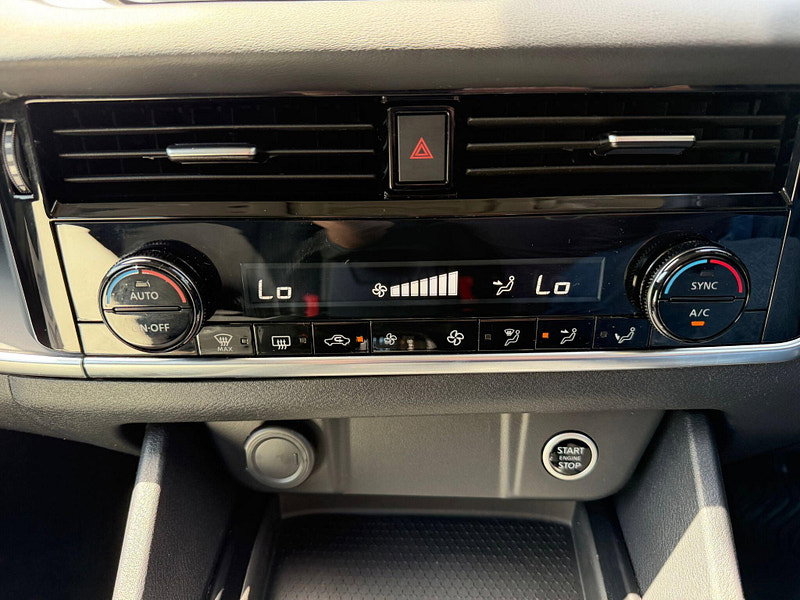Nissan Qashqai DIG-T ACENTA PREMIUM DCT MHEV