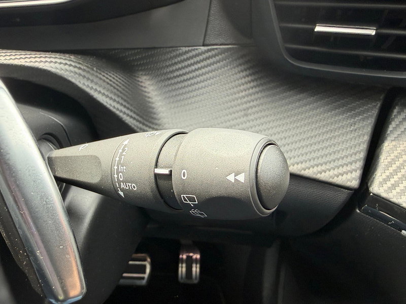 Peugeot 2008 PURETECH EAT8 S/S GT