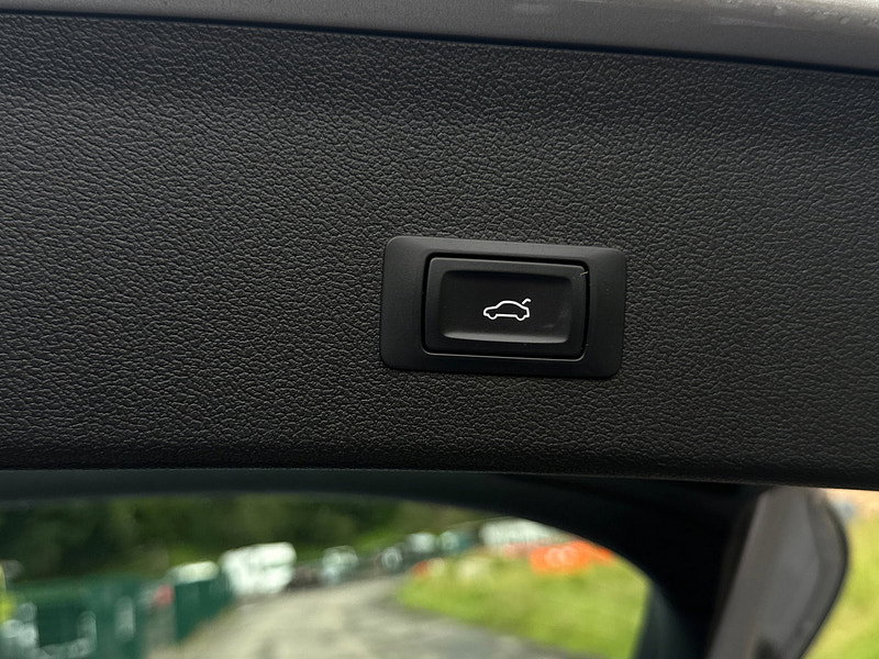 Audi A4 Avant 2.0 TDI SE Technik Estate 5dr Diesel Manual Euro 5 (s/s) (177 ps)