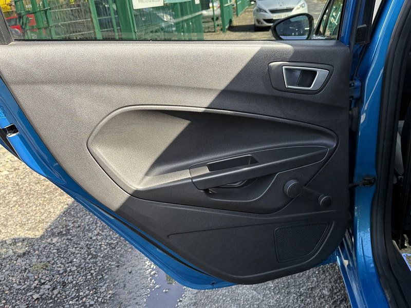 Ford Fiesta 1.5 TDCi Titanium Hatchback 5dr Diesel Manual Euro 5 (75 ps)