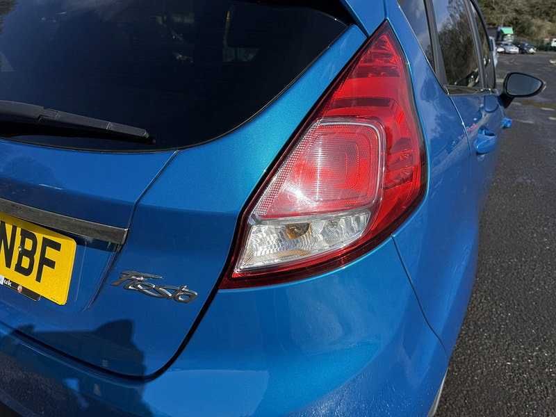 Ford Fiesta 1.5 TDCi Titanium Hatchback 5dr Diesel Manual Euro 5 (75 ps)