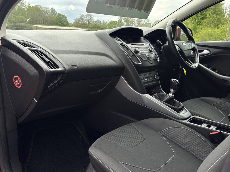 Ford Focus 1.0T EcoBoost Zetec Hatchback 5dr Petrol Manual Euro 6 (s/s) (125 ps)