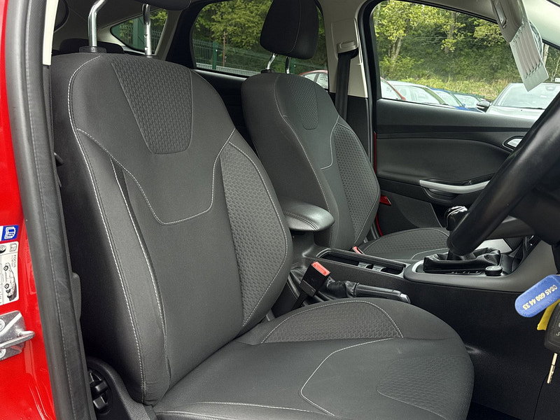 Ford Focus 1.0T EcoBoost Zetec Hatchback 5dr Petrol Manual Euro 6 (s/s) (125 ps)