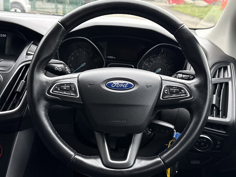 Ford Focus 1.0T EcoBoost Zetec Hatchback 5dr Petrol Manual Euro 6 (s/s) (125 ps)