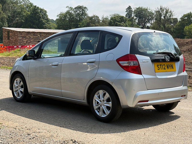 Honda Jazz 1.4 i-VTEC ES Hatchback 5dr Petrol CVT Euro 5 (99 ps)