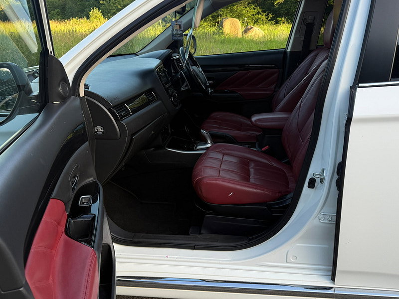 Mitsubishi Outlander 2.0h 12kWh GX5hs SUV 5dr Petrol Plug-in Hybrid CVT 4WD Euro 6 (s/s) (200 ps)