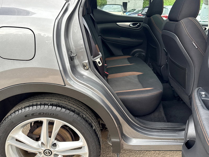 Nissan Qashqai 1.3 DIG-T N-Motion SUV 5dr Petrol Manual Euro 6 (s/s) (140 ps)