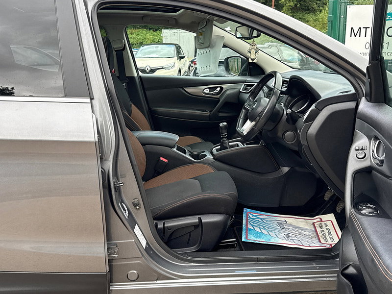 Nissan Qashqai 1.3 DIG-T N-Motion SUV 5dr Petrol Manual Euro 6 (s/s) (140 ps)