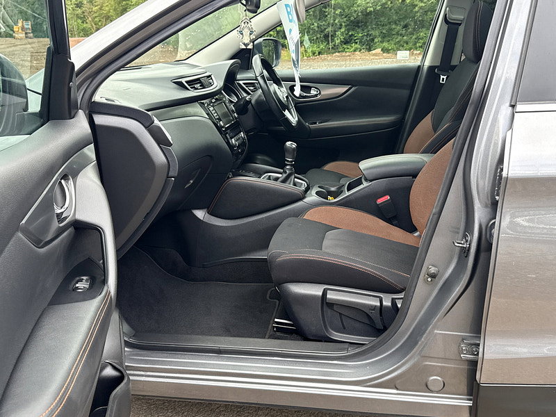 Nissan Qashqai 1.3 DIG-T N-Motion SUV 5dr Petrol Manual Euro 6 (s/s) (140 ps)