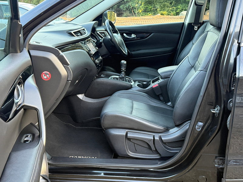 Nissan Qashqai 1.6 dCi Tekna SUV 5dr Diesel Manual 2WD Euro 5 (s/s) (130 ps)