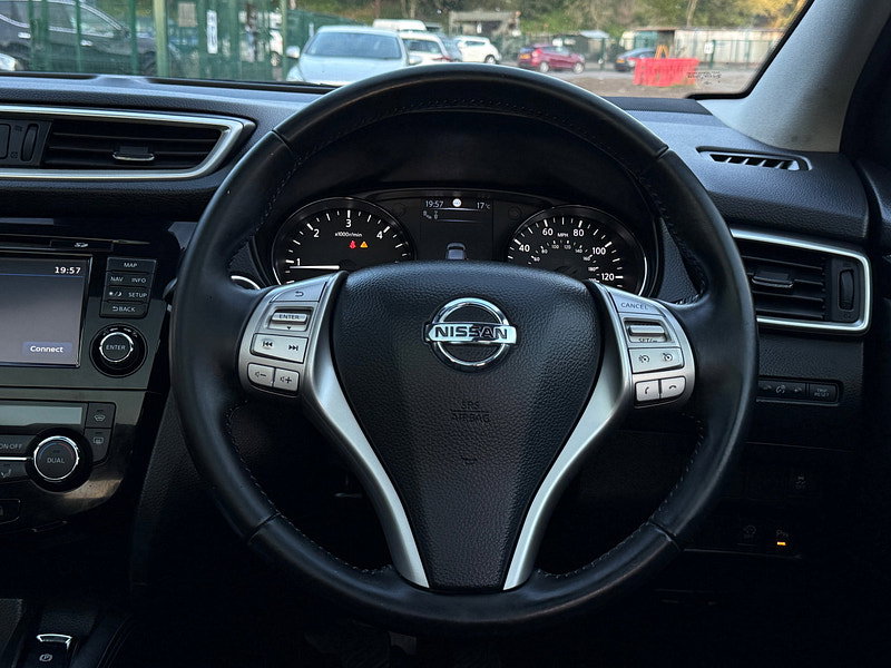 Nissan Qashqai 1.6 dCi Tekna SUV 5dr Diesel Manual 2WD Euro 5 (s/s) (130 ps)