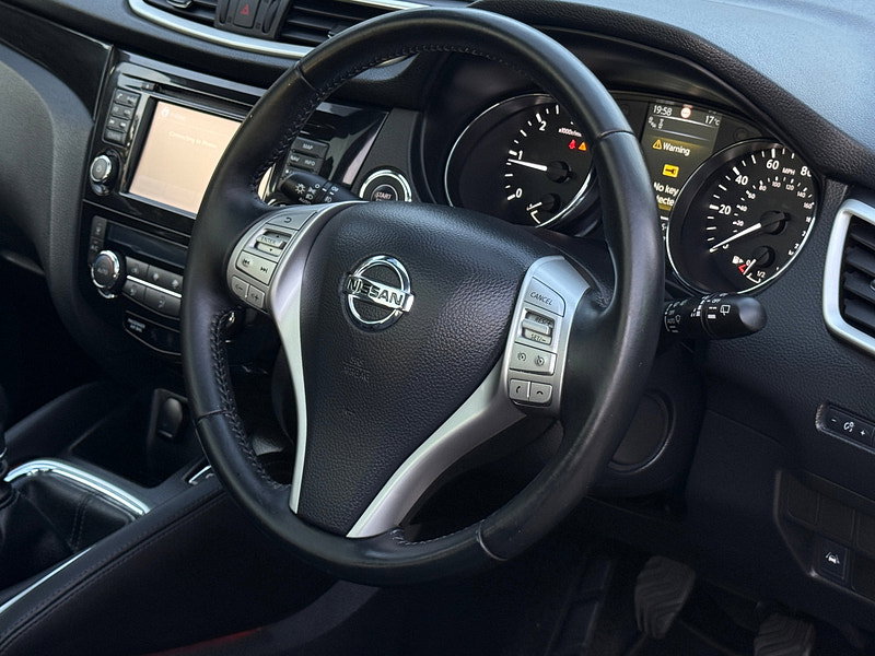 Nissan Qashqai 1.6 dCi Tekna SUV 5dr Diesel Manual 2WD Euro 5 (s/s) (130 ps)